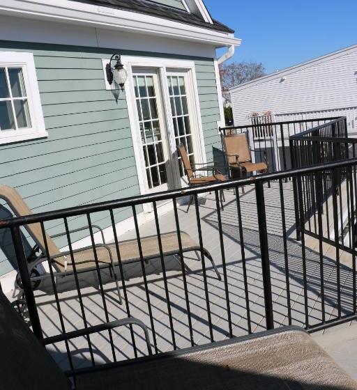 منزل غرفة نوم واحدة, Union Bluff Hotel & Meeting House