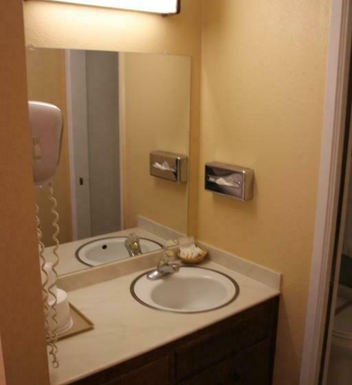 غرفه قياسيه سريرين مزدوجين, Villa Inn