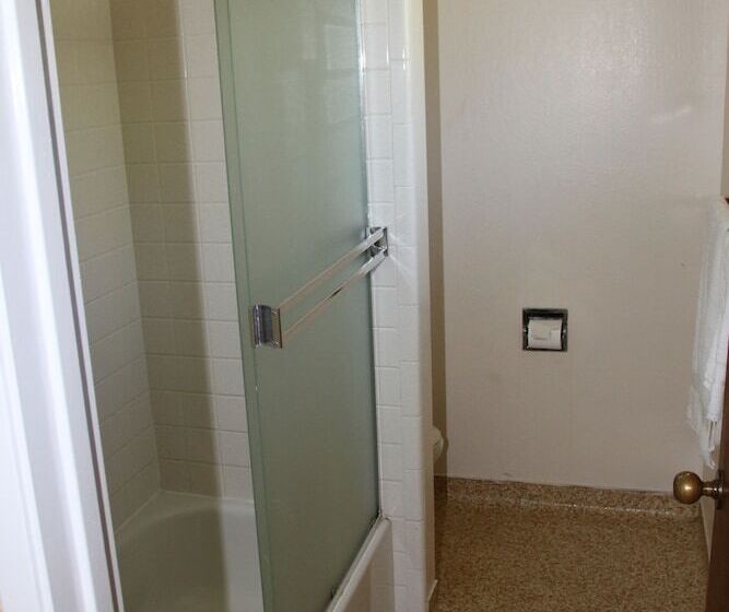 غرفه قياسيه سريرين مزدوجين, Villa Inn