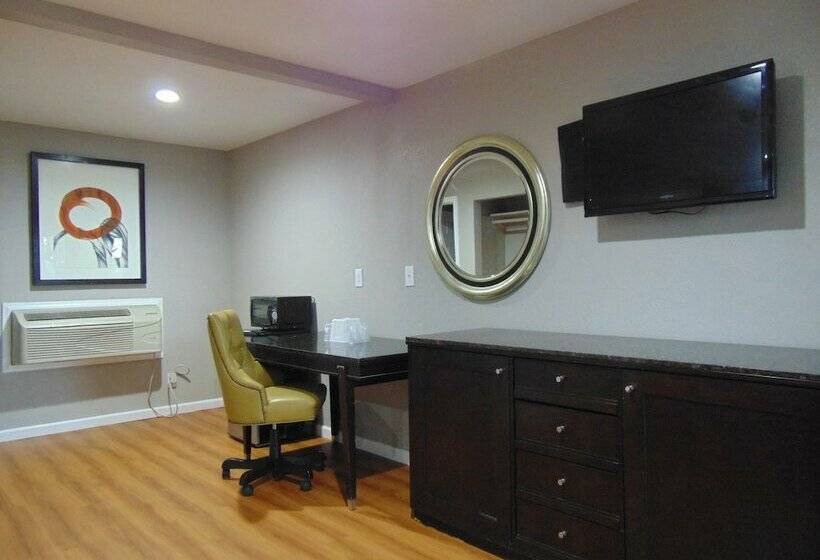 带2个双人床的标准工作室, Budget Inn Lake Oroville