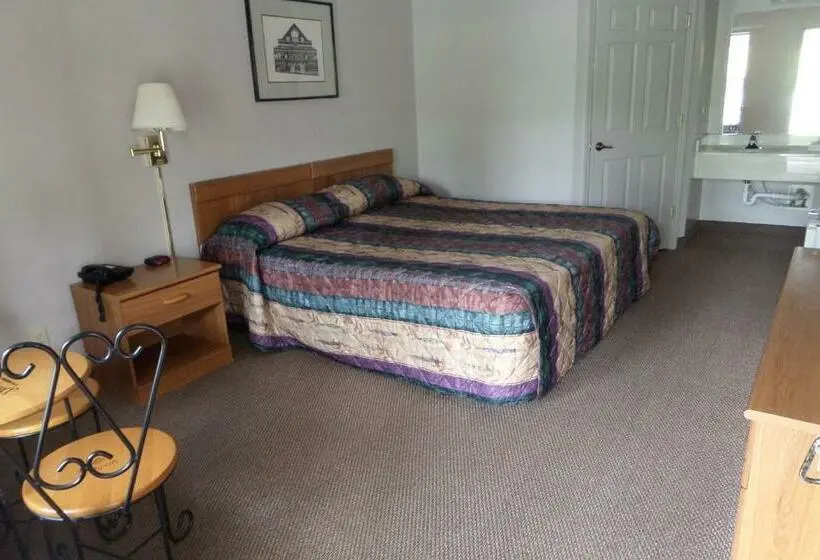 キングサイズベッドのスタンダードルーム, Lynchburg Country Inn