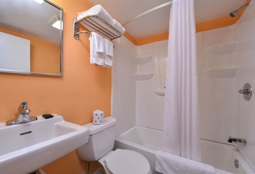 Номер Стандарт 2 Двуспальные Кровати, Media Inn & Suites