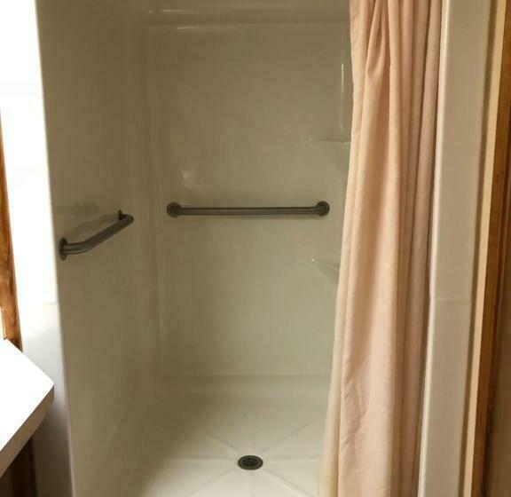 غرفة قياسية سرير كينج لذوى الإحتياجات الخاصة, Riverwood Inn