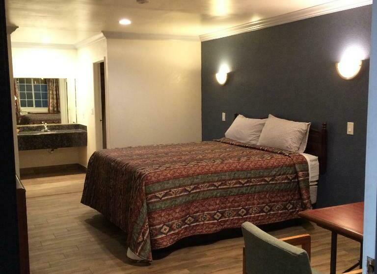 Стандартный Номер Кровать Кинг, Royal Inn