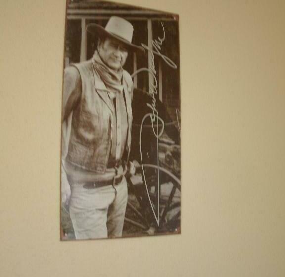 חדר סטנדרט עם מיטת קווין, Virginia City Inn