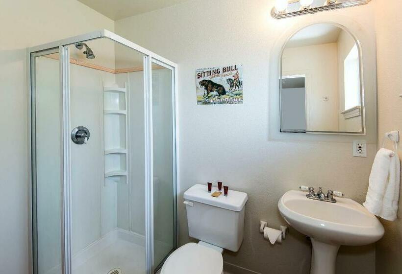 חדר סטנדרט עם מיטת קינג, Virginia City Inn