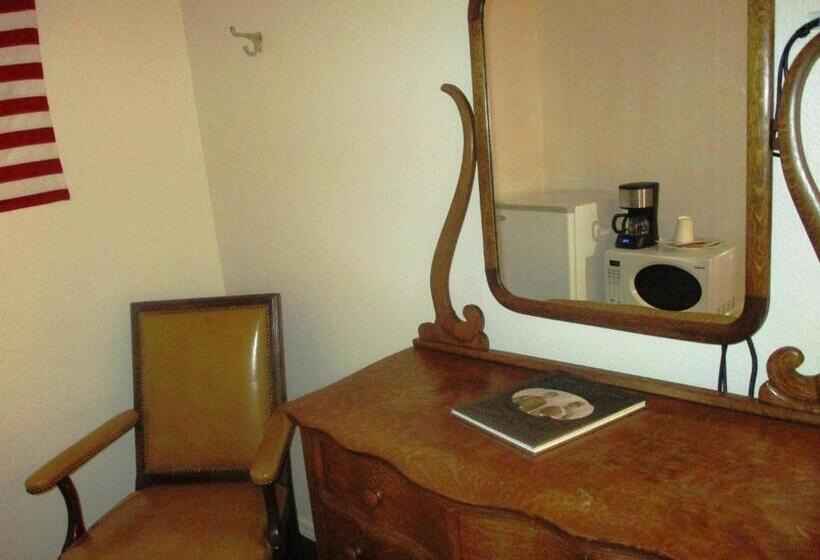 חדר סטנדרט עם מיטת קינג, Virginia City Inn