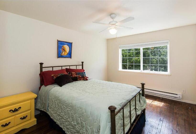 דירת חדר, Virginia City Inn