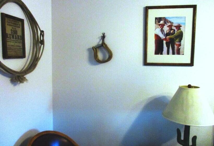 חדר סטנדרט עם מיטת קווין, Virginia City Inn