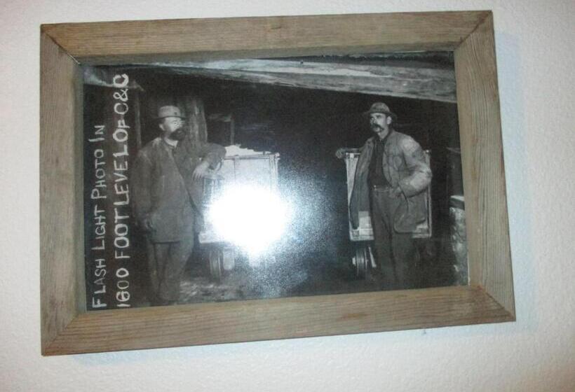 חדר סטנדרט עם מיטת קווין, Virginia City Inn