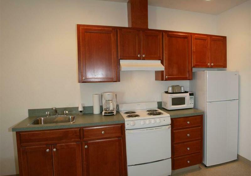 جناح, Ponderosa Motel