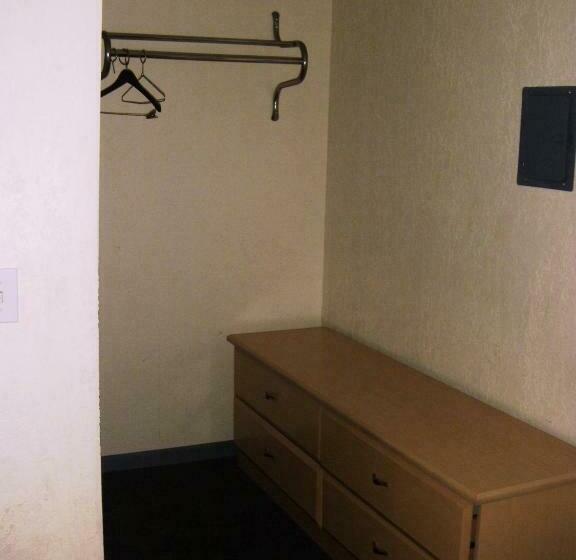 جناح سرير كينج, Sunrise Motel