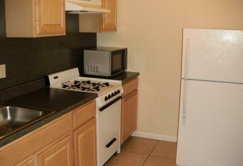 جناح ديلوكس, Sunrise Motel