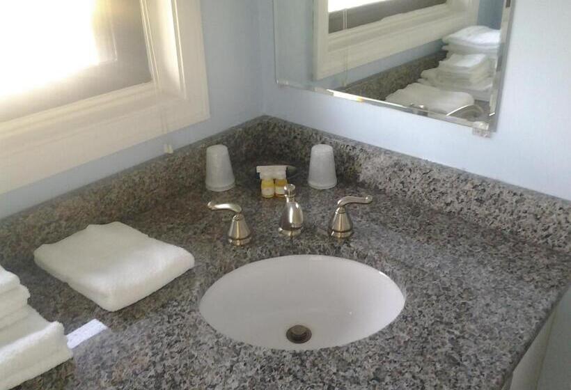 オーシャンビュースタンダードルームバルコニー付き, Surf & Sand Beach Motel