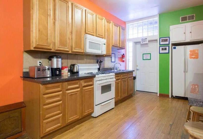 Quarto Quádruplo Estandar, Wrigley Hostel   Chicago