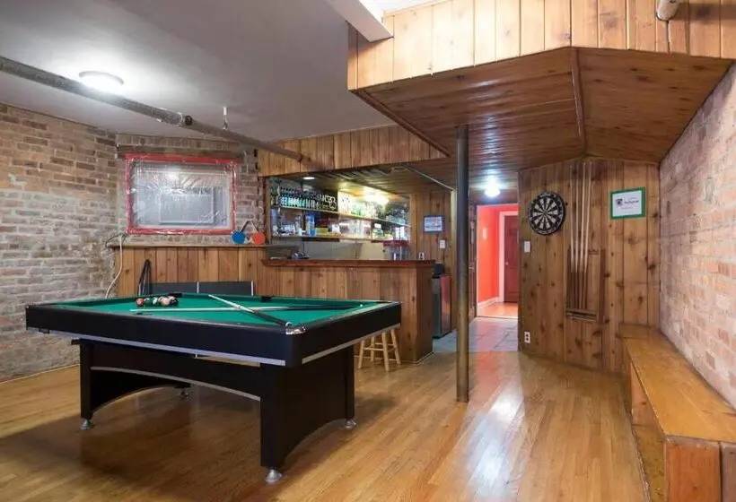 اتاق استاندارد چهار تخته, Wrigley Hostel Chicago