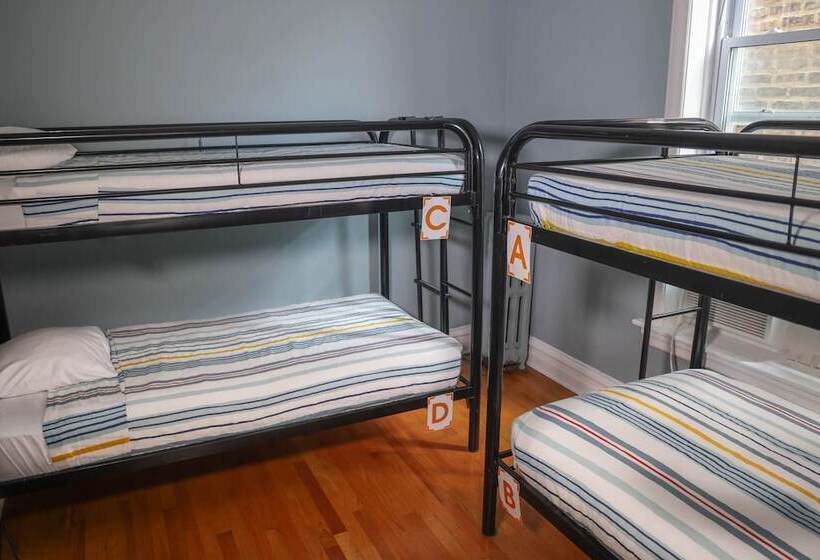 سرير فى غرفة مشتركه, Wrigley Hostel   Chicago
