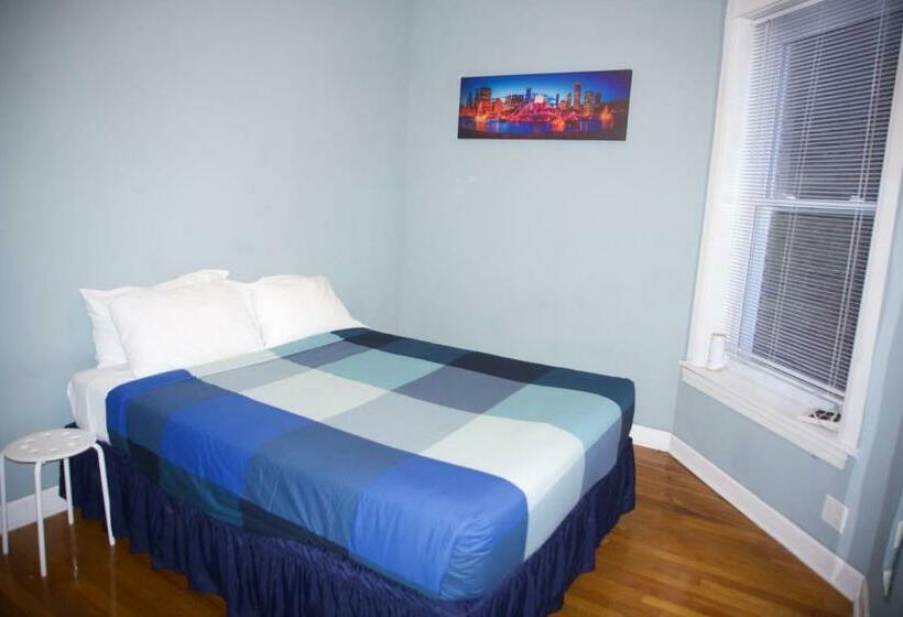 Quarto Deluxe, Wrigley Hostel   Chicago