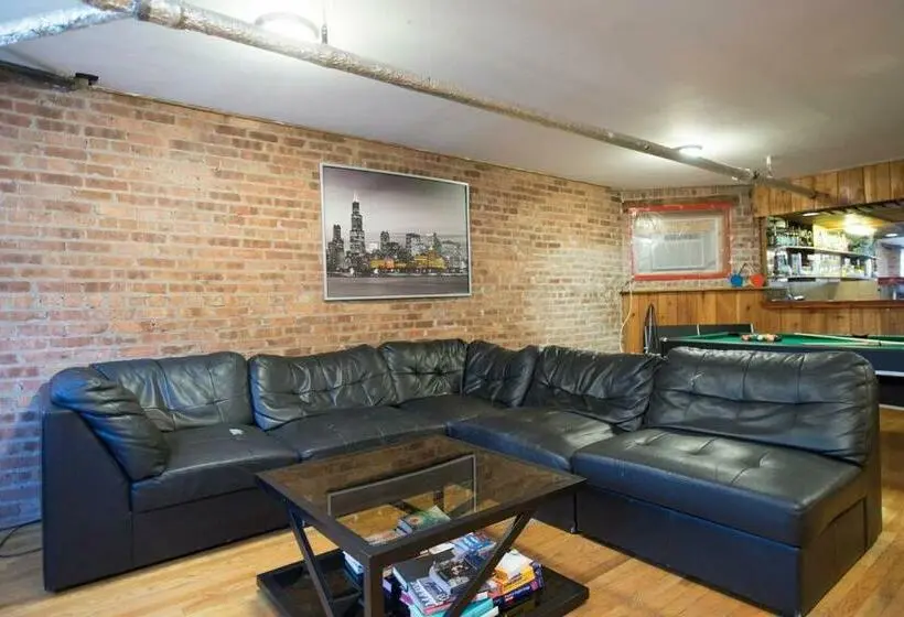 اتاق لوکس, Wrigley Hostel Chicago