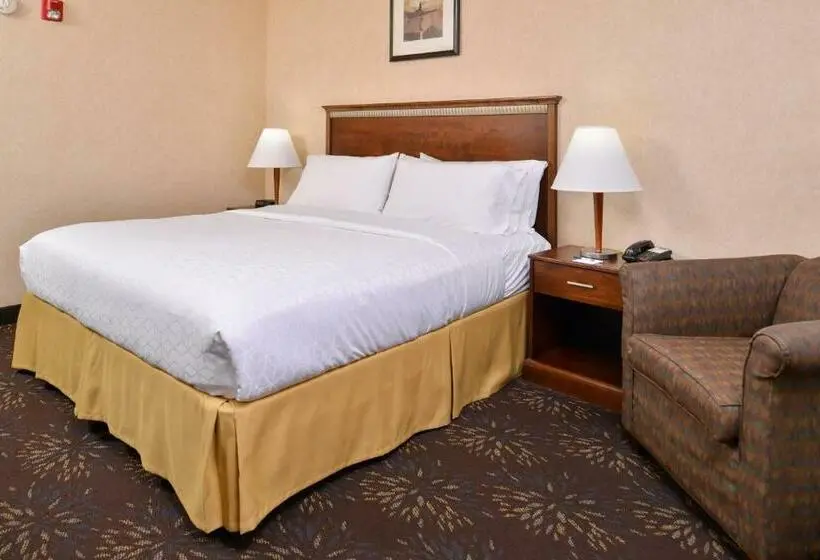 キングサイズベッドのスタンダードルーム, Holiday Inn Express Hotel & Suites West Chester, An Ihg