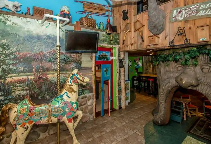 Talo 1 Makuuhuone, Adventure Suites