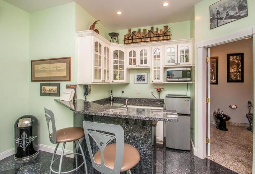 펜트하우스 룸, Adventure Suites