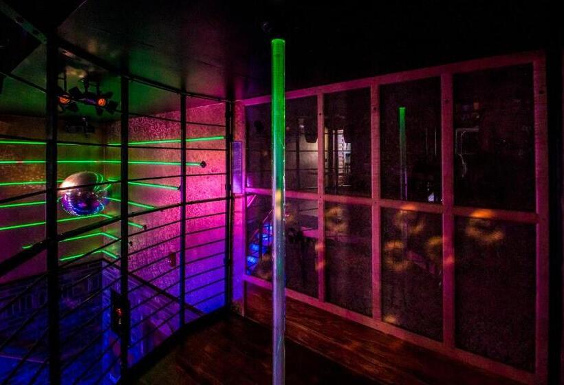 클럽 룸, Adventure Suites