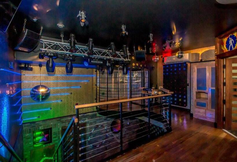 클럽 룸, Adventure Suites