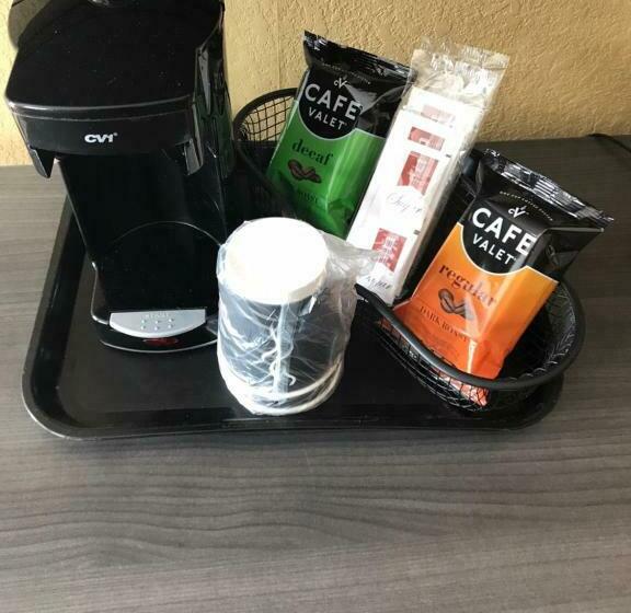 带大床的标准间, Red Carpet Inn Orchard Park