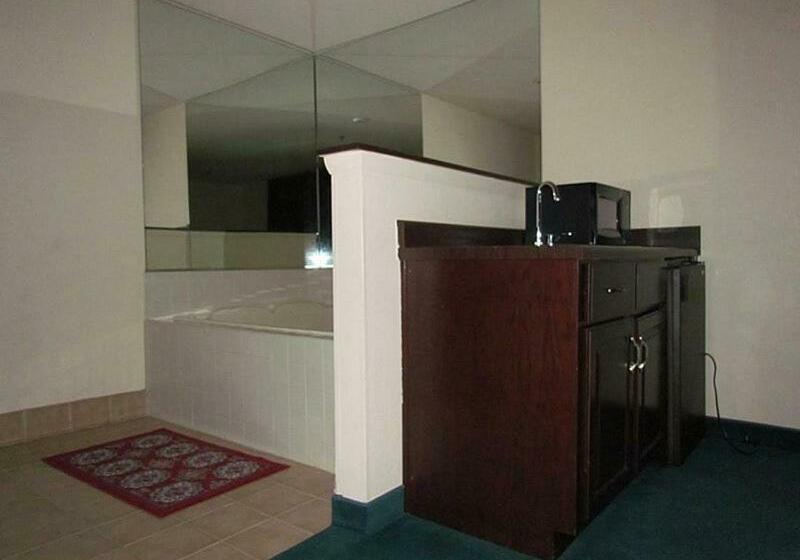 스탠다드 룸 킹사이즈 침대, Western Inn & Suites Hampton