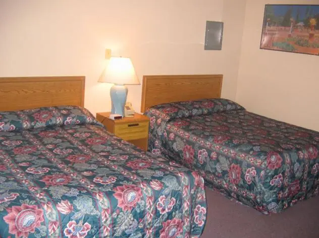 ２ダブルベッドのスタンダードルーム, Knotty Pine Motel