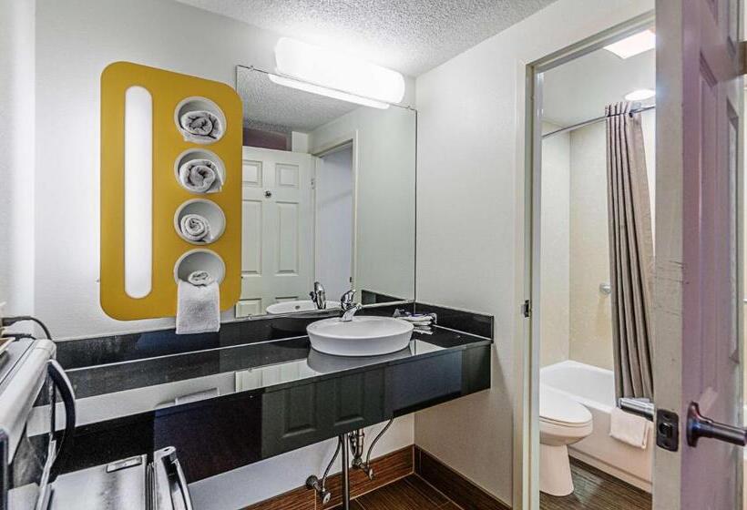 장애인을 위한 스탠다드 룸, Motel 6 Martinsburg, Wv