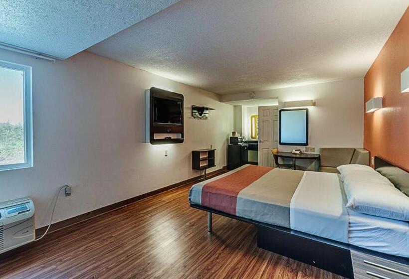 스위트 킹사이즈 침대, Motel 6 Martinsburg, Wv