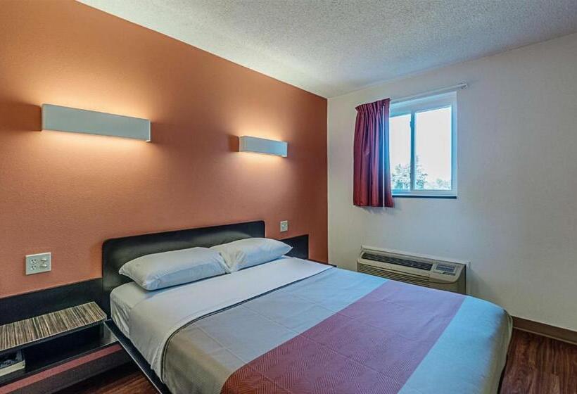 스위트 킹사이즈 침대, Motel 6 Martinsburg, Wv