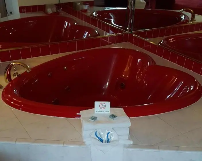 سوئیت با وان آب گرم, New Relax Inn Bridgeview