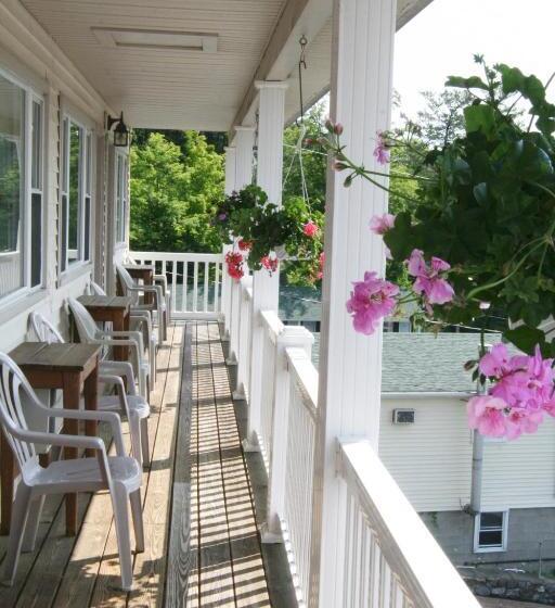 带2个双人床的标准工作室, Nordick's Inn