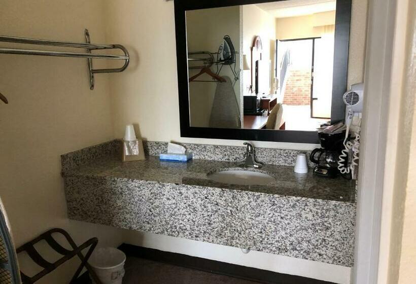 キングサイズベッドのスタンダードルーム, Travel Inn   Lugoff