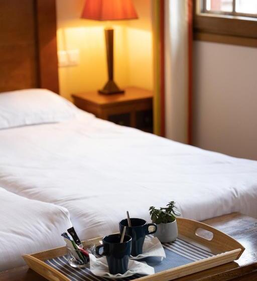 디럭스 룸, Lastiry