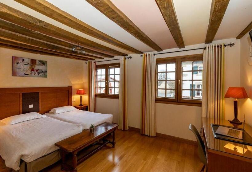 디럭스 룸, Lastiry