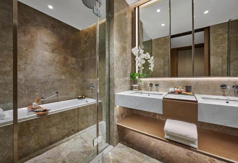 Полулюкс, Pan Pacific Jakarta