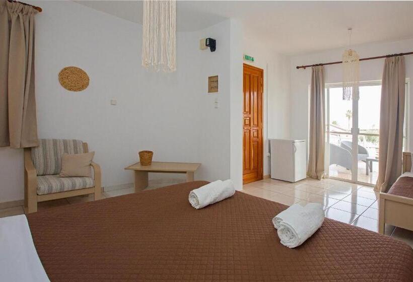 スタンダードトリプルルーム, Blue Marine Village