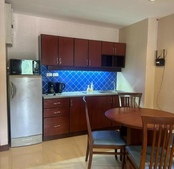 1 Bedroom Apartment Mountain View, Patong Tower Apartments By Pm