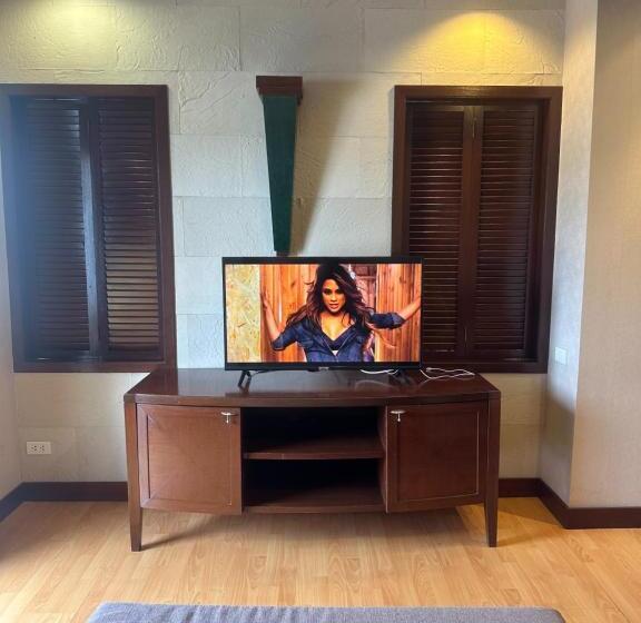 1 Bedroom Apartment Mountain View, Patong Tower Apartments By Pm