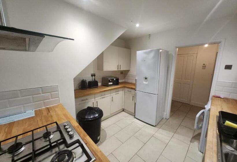 带共用浴室的标准房间, Clarkson S Db B