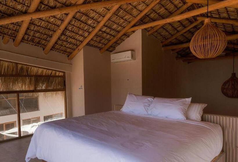 جناح جونيور مطلّ علي البحر, Xeno Hotel Boutique