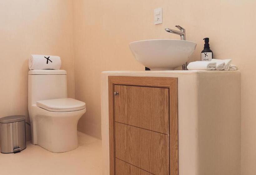 غرفة قياسية مطلّة علي حمام السباحة, Xeno Hotel Boutique