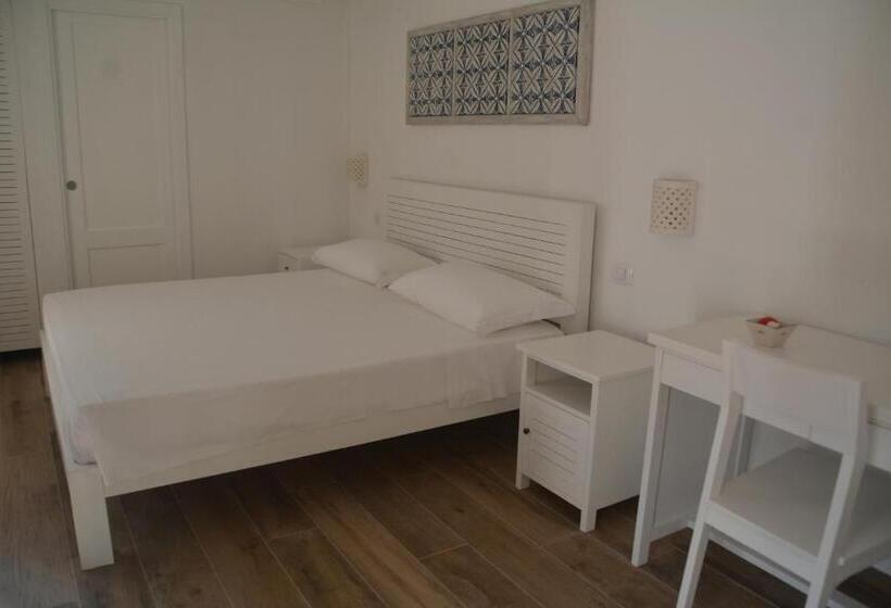 豪华房间, Porto Pino Club