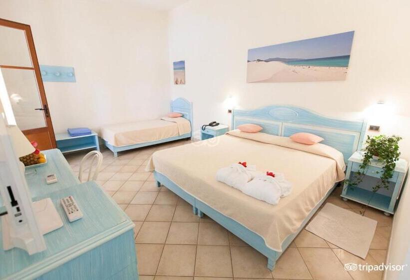 חדר סטנדרט לשלושה, Porto Pino Club