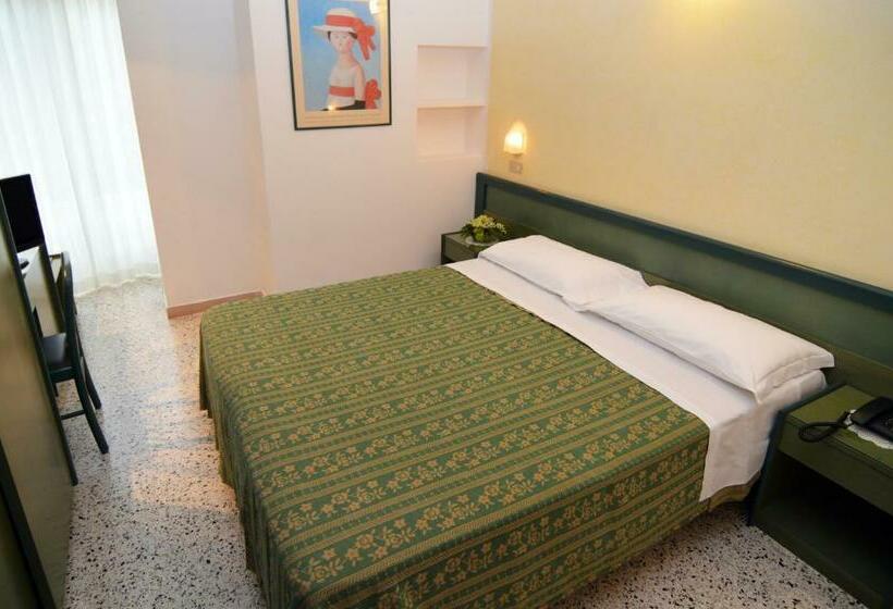 اتاق استاندارد با بالکن, Adele