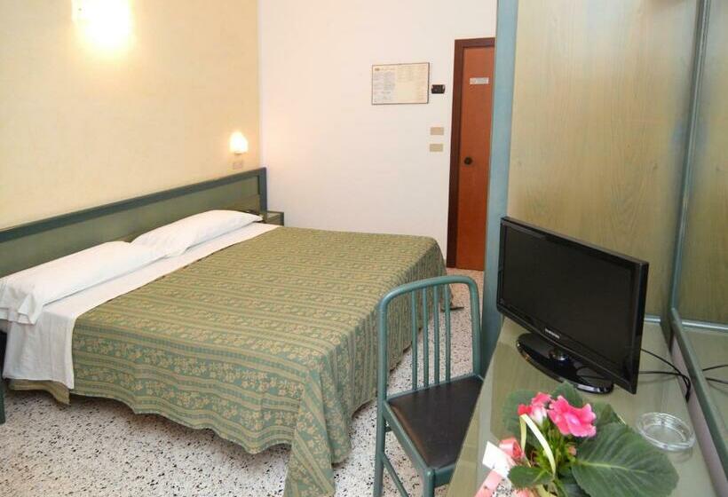 اتاق استاندارد با بالکن, Adele